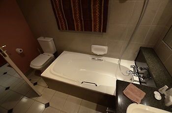 Norscot Manor Guest Lodge Сандтън Екстериор снимка