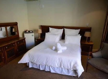 Norscot Manor Guest Lodge Сандтън Екстериор снимка