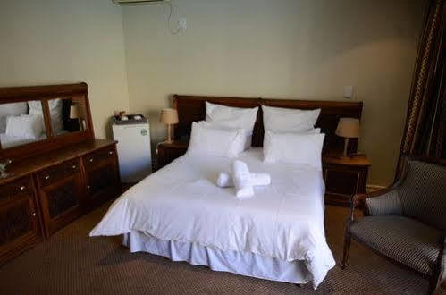 Norscot Manor Guest Lodge Сандтън Екстериор снимка
